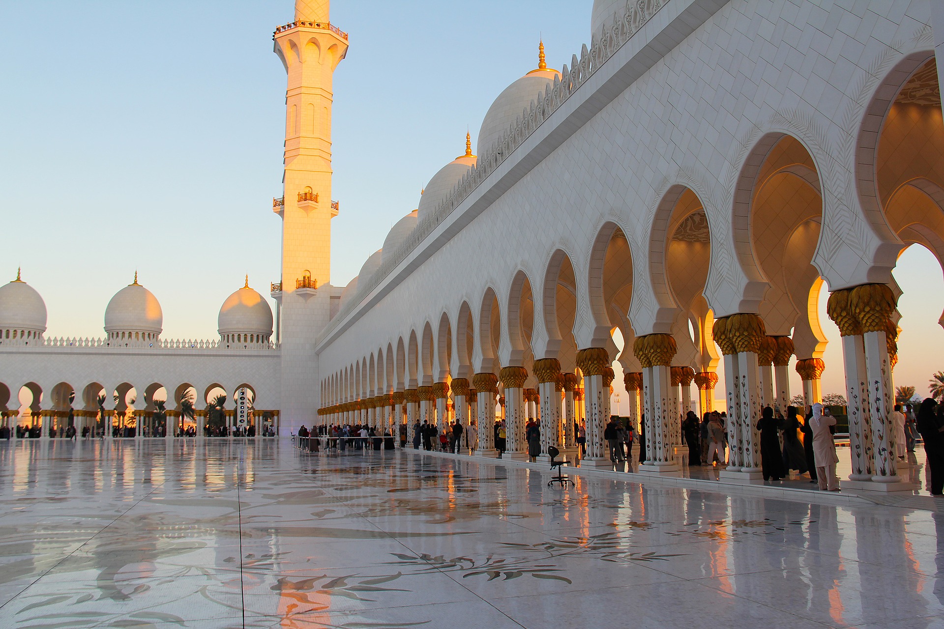 Abu Dhabi Sheikh Zayed Grand Mosque Tour In Half Day From Dubai