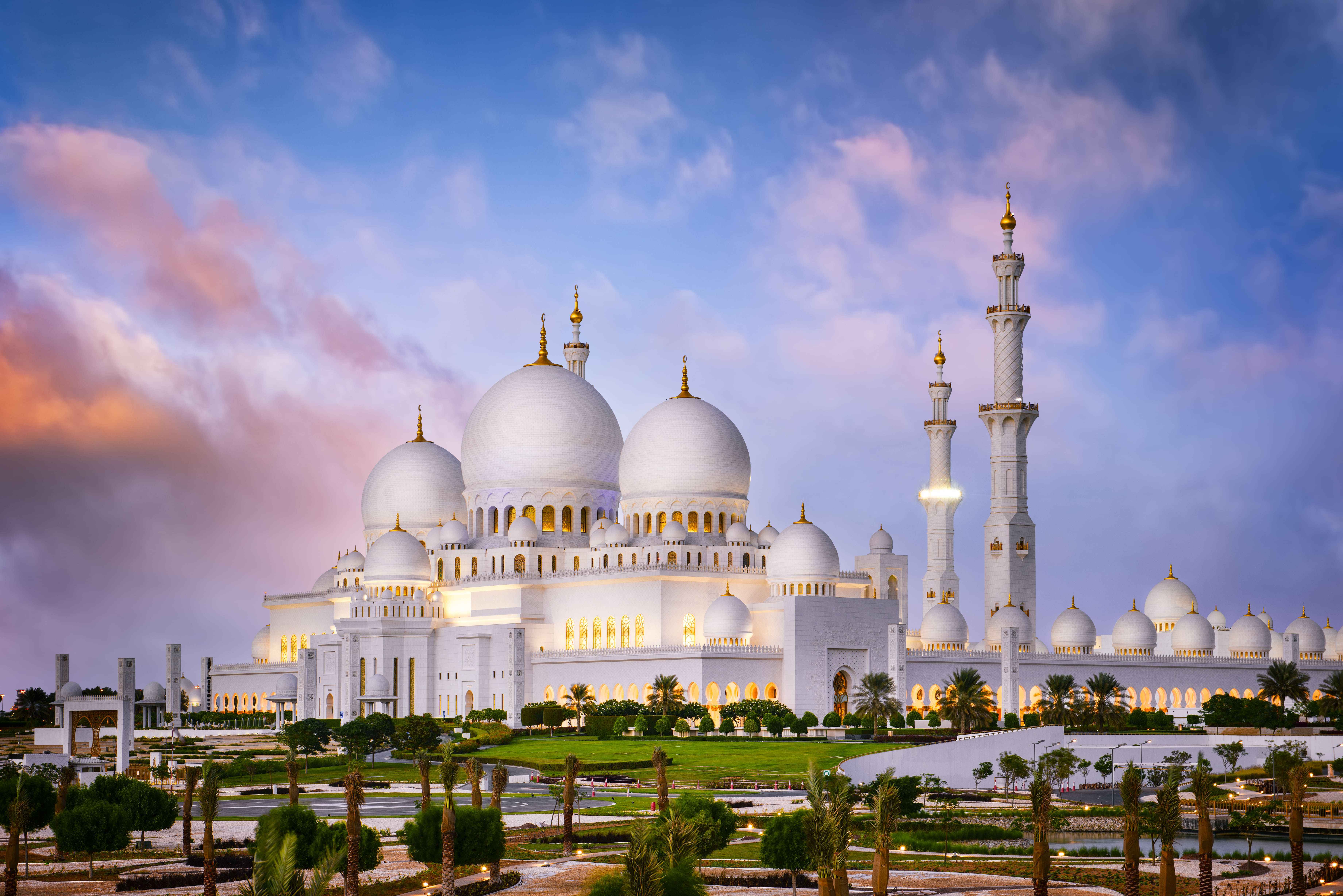 Abu Dhabi Sheikh Zayed Grand Mosque Tour In Half Day From Dubai - Travel Fube