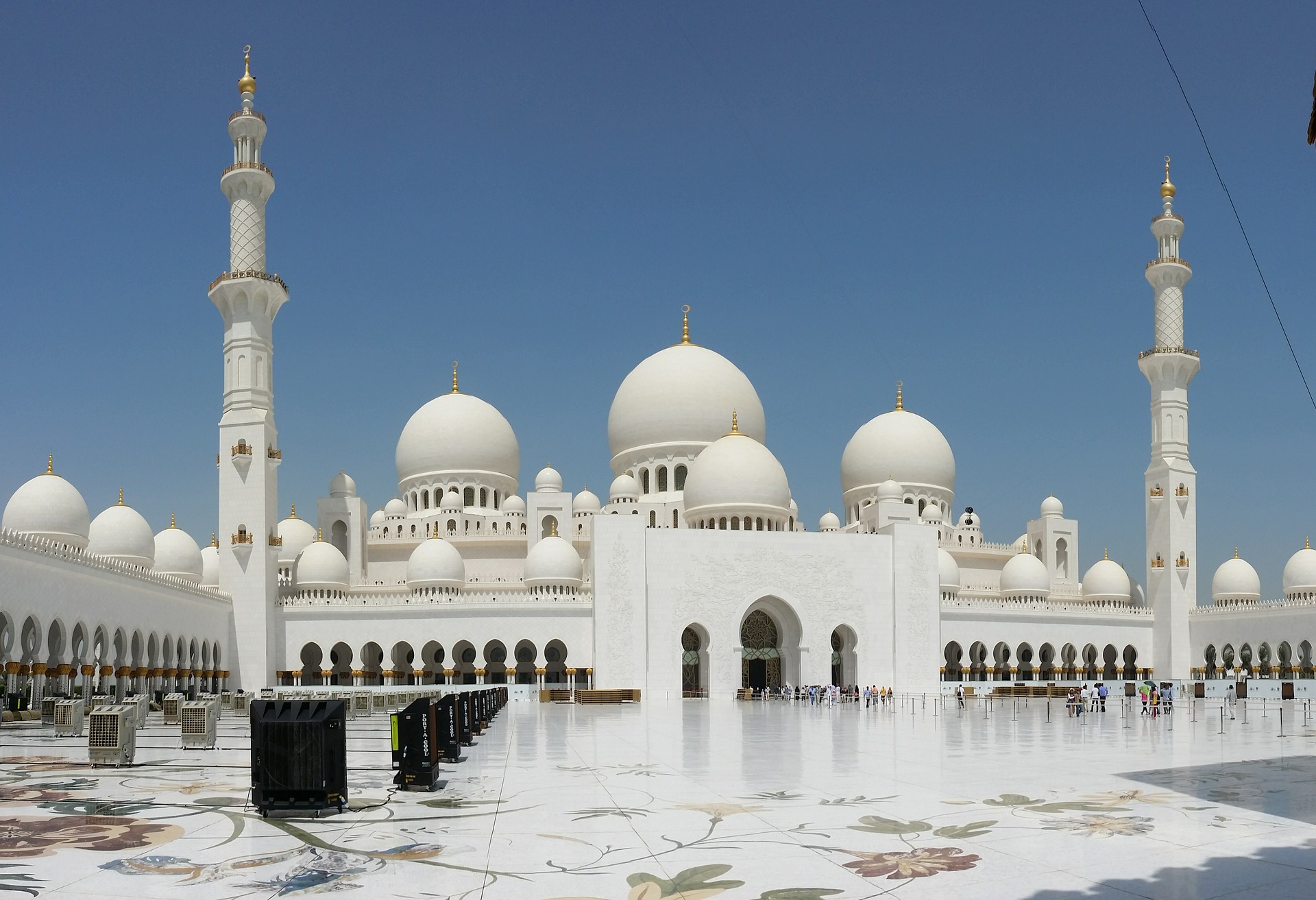 Visit Sheikh Zayed Grand Mosque-Ferrari World Abu Dhabi - Travel Fube