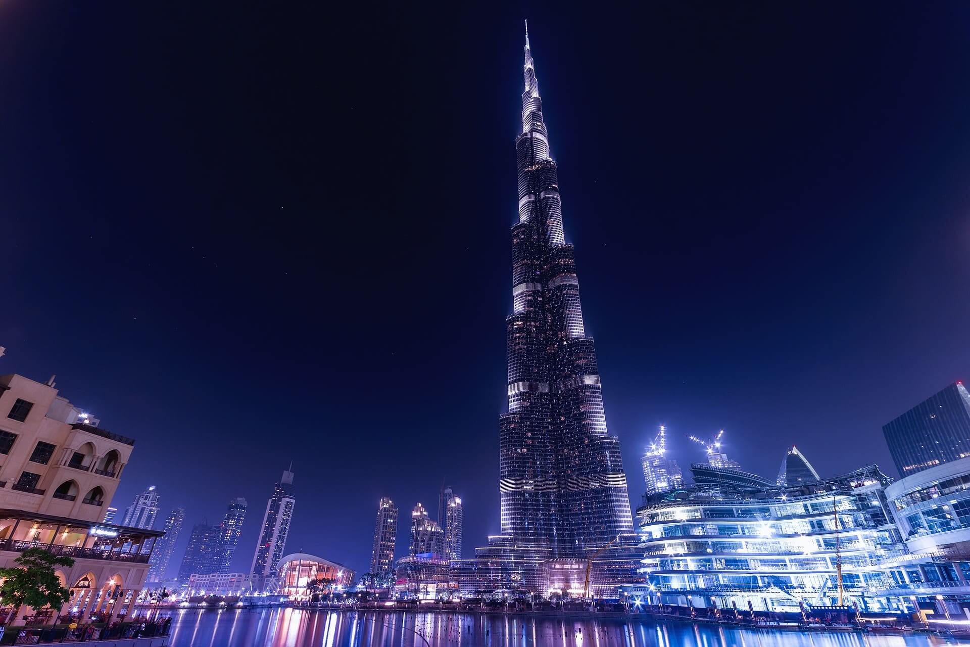Experience Dubai’s Night Life