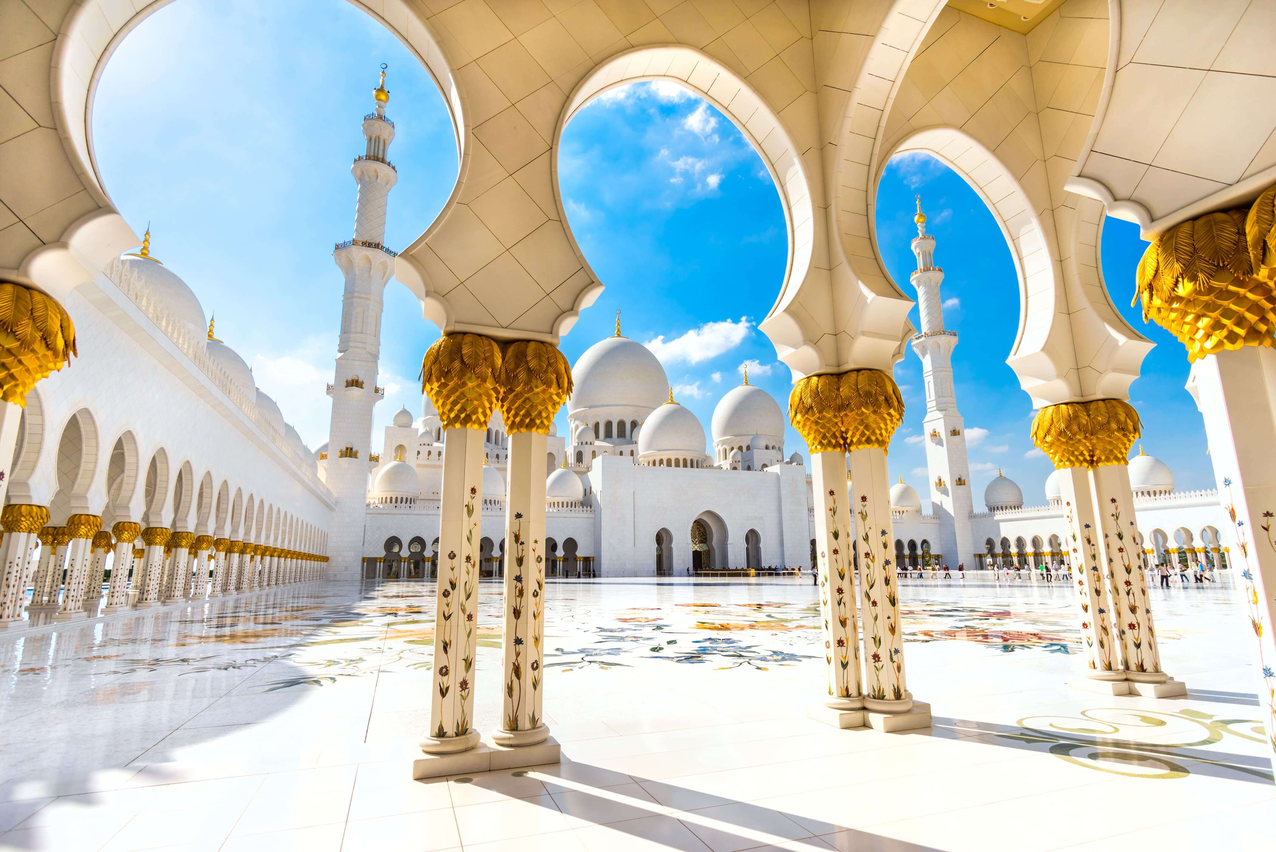 Visit Shaikh Zayed Grand Mosque & Warner Bros From Dubai